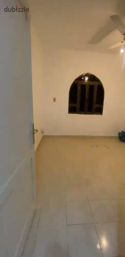 استوديو ارضي بحديقه للإيجار الفاضي في أجمل مراحل الرحاب بسعر مميز وسيط من المالك مباشرة