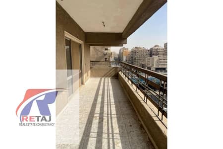 شقة 290 متر للبيع على مكرم عبيد الرئيسي بحصه فى الارض جمب محجوب
