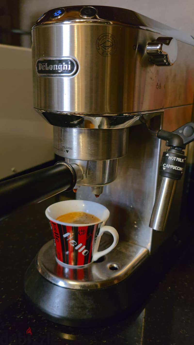delonghi dedica silver coffees machine 3
