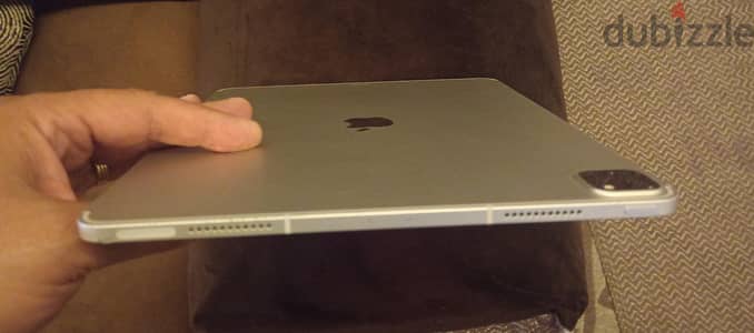 IPad Pro بحاله الجديد تماما