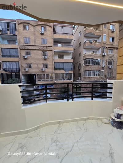 140 m apartment facade center area N
