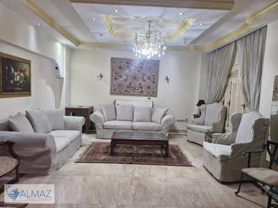 شقه مفروشه 250 متر للايجار في البنفسج عمارات في التجمع الاول بالقرب من شارع التسعين
