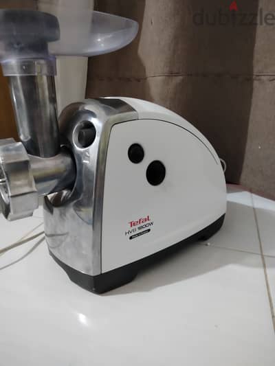 مفرمه tefal HV8 1800W حاله ممتازه ( زيرو )