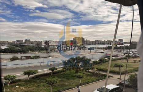 شقة مميزة للبيع في شارع النيل السياحي بجوار فندق الفور سيزون