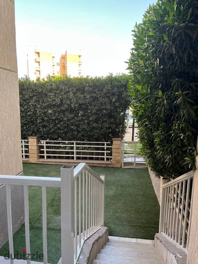 مدينتى شقه ارضى بحديقه للبيع فى الb7 تشطيبات خاصه