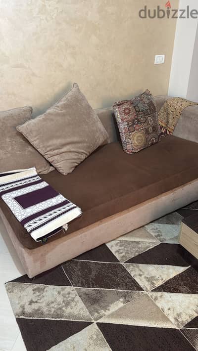 L shape sofa in a very good condition… كنبة إل شيب بحالة ممتازة