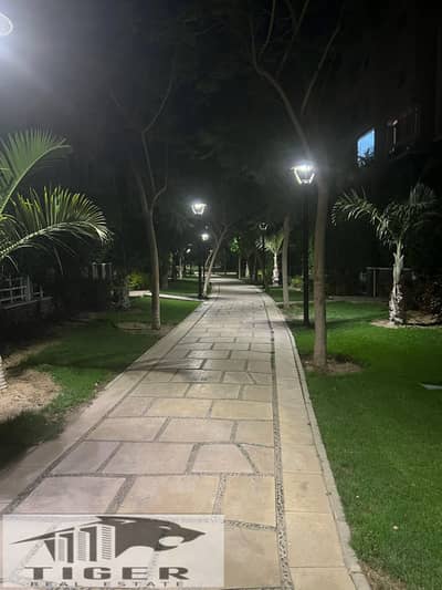 In my city, in the finest places, 150m in a garden in the b10, a prime location