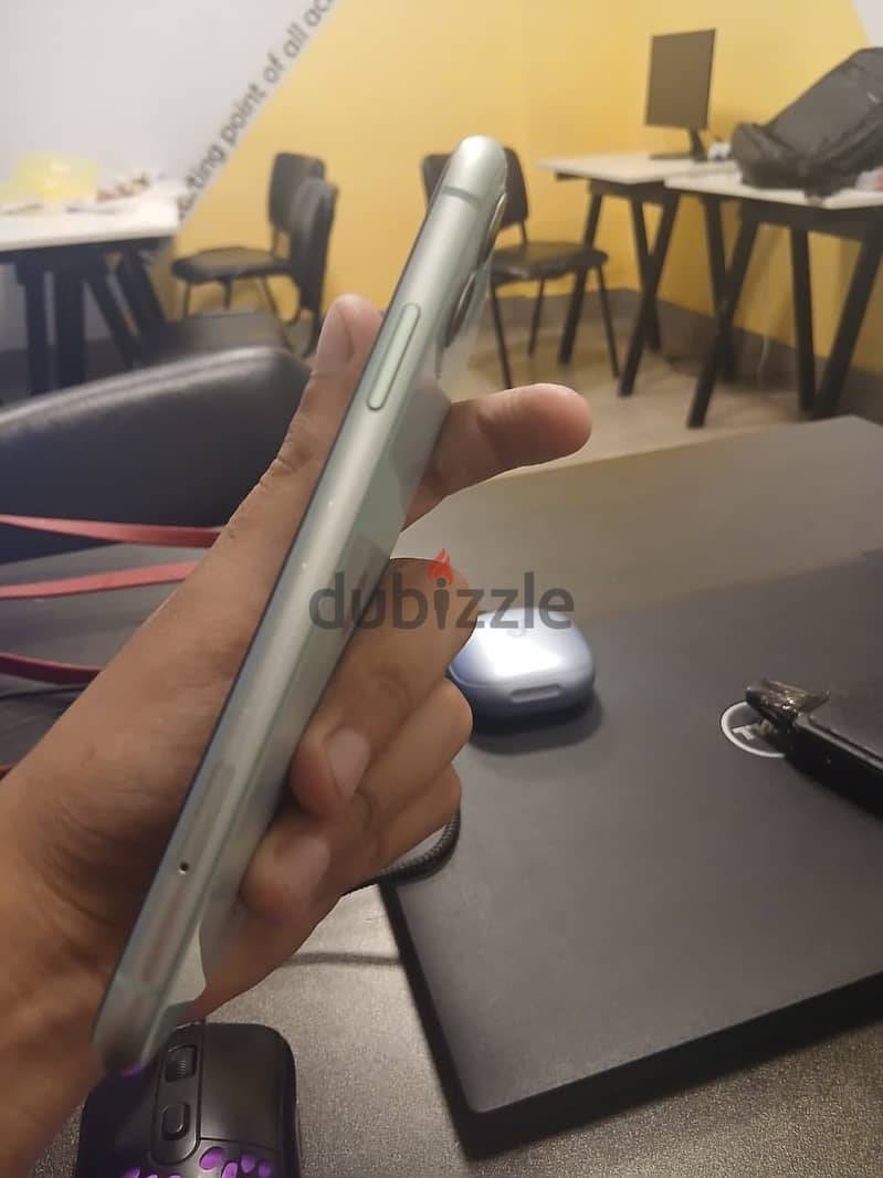 Apple - iPhone 11 4