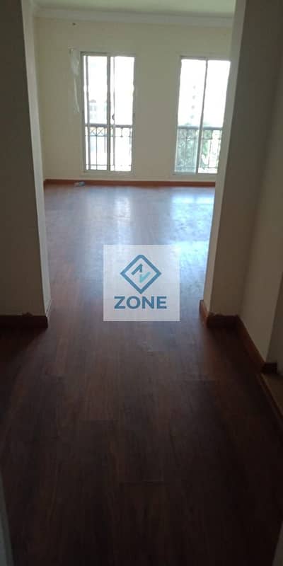 For sale, an apartment of 320m, first occupancy next to the club and Central Park