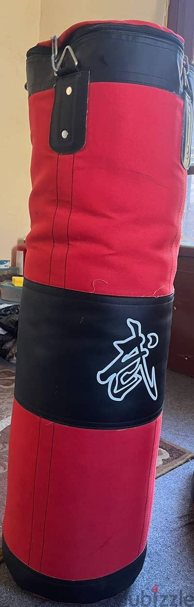 Boxing bag and Gloves Brand New! It is very good condition