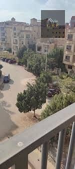  شقة 200م للبيع، 3 غرف نوم بدريسنج، 2 حمام، ريسبشن 3 قطع، 3 بلكونات، تشطيب سوبر لوكس، جاهزة للسكن، بالحى الخامس منطقة الأندلس 6 أكتوبر