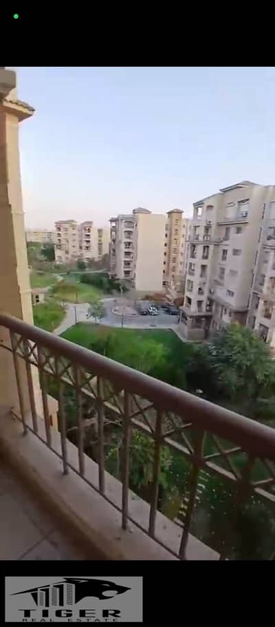 بمدينتي  للإيجار شقه 107m   قانون جديد     أمام  الخدمات /. لفترة محدودة            {{{{.  اقوي العروض  √√√. فرصة  }}}}  B3  107m التشطيب شركه    بها غاز   2غرف  1حمام  يوجد صور  كامله  مطلوب   للجادين فقط مفتاح موجود