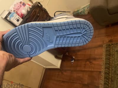 Air Jordan 1 varsity blue