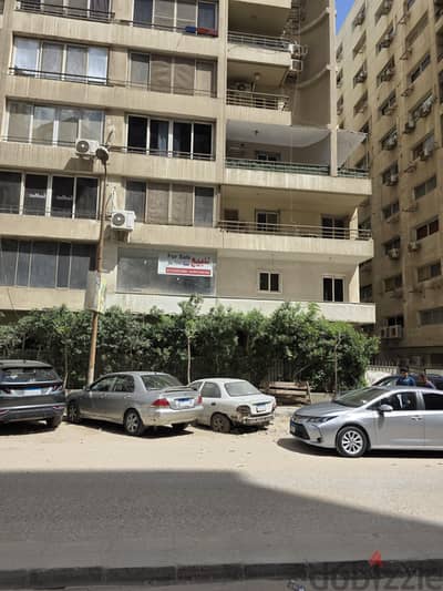 شقة ادارى ٢٠٠ م للبيع بجوار كارفور المعادى ومحلات Addias