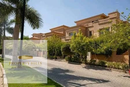 Ready-to-move-in villa for sale in Al Shorouk, near Carrefour, next to La Vista. You can view it anytime.