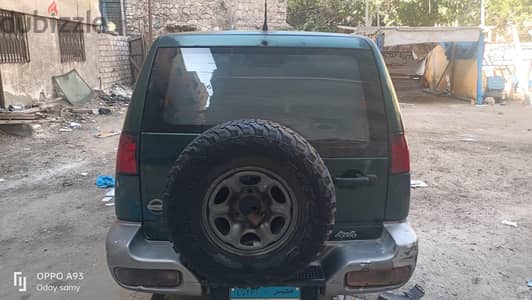 نيسان تورينو 2000