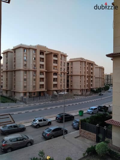للبيع استلام فوري جاردينيا سيتي زون مميز 120م دور تاني بأسانسير  كمبوند متكامل الخدمات أمن 24س بوابات لاند سكيب نادي موقع قريب من كل الطرق*