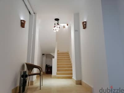 دوبلكس 425م² بمدخل ورووف مستقل – 150م من البحر – فلل الهلال.