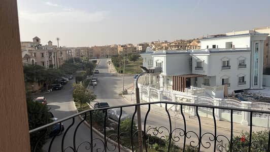 شقه للبيع في الحي الخامس العبور obour city