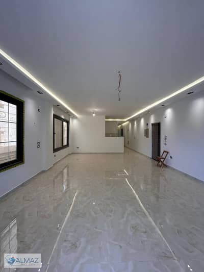 Unfurnished 200 sq m apartment with super deluxe finishing for rent in Al Banafseg 9 Villas, First Settlement