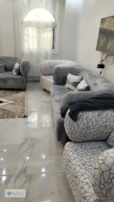 شقة مفروشة 200 متر للايجار في الياسمين  1 فيلات في التجمع الاول يطل الحي مباشرة على شارع التسعين الشمالي ومحور السادات.