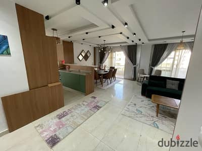 Apartment for sale in Madinaty, area 165m, super lux finishing with modern furnishings and appliances, immediate delivery, garden view, three bedrooms, and three bathrooms.