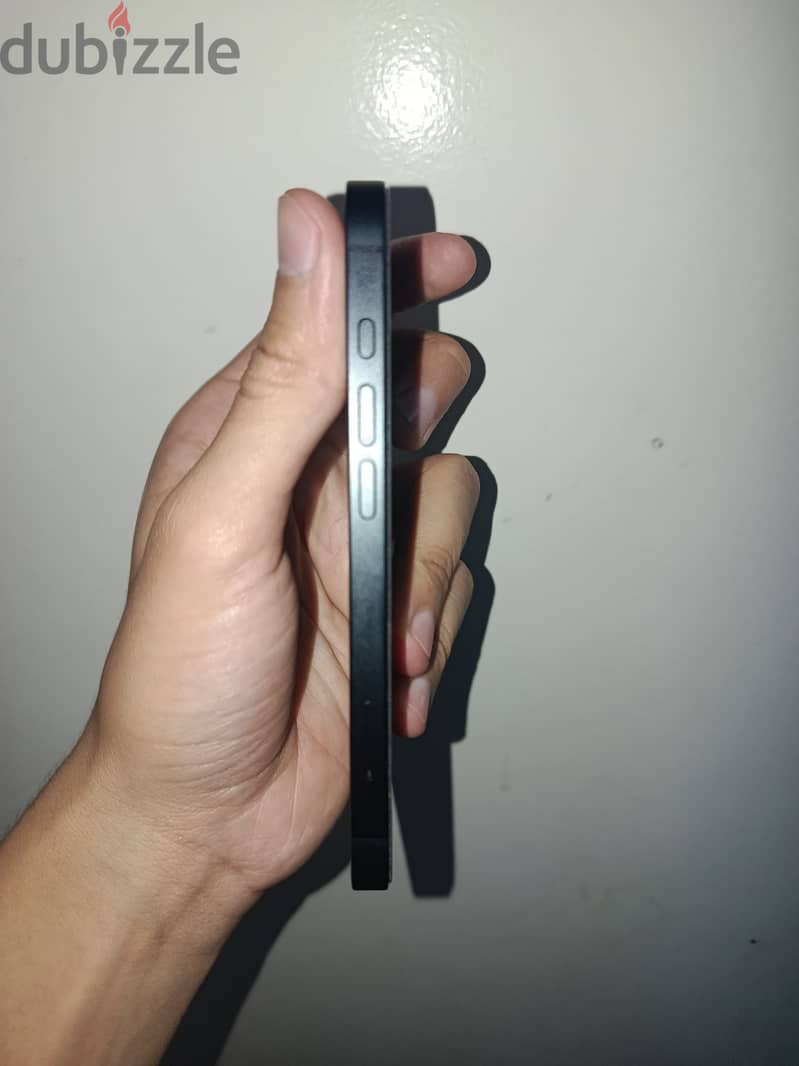 iPhone 16e 3