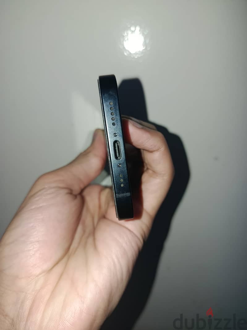 iPhone 16e 4