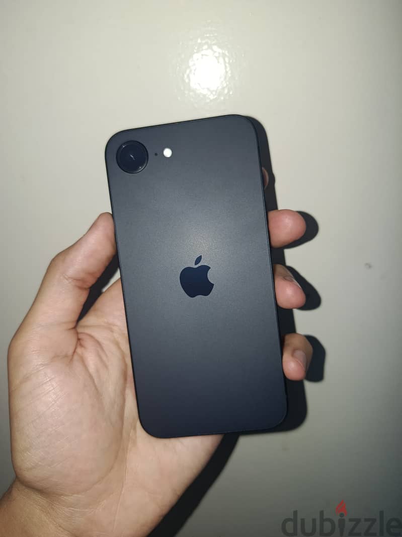 iPhone 16e 5