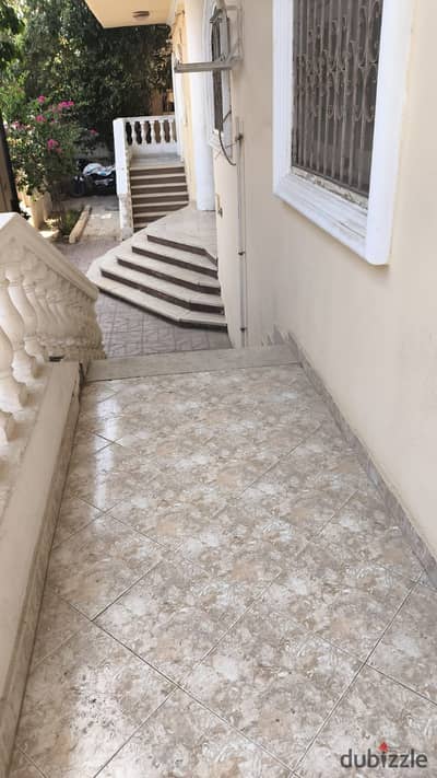 Apartment for rent on a main street with a private entrance suitable for all purposes and companies administrative