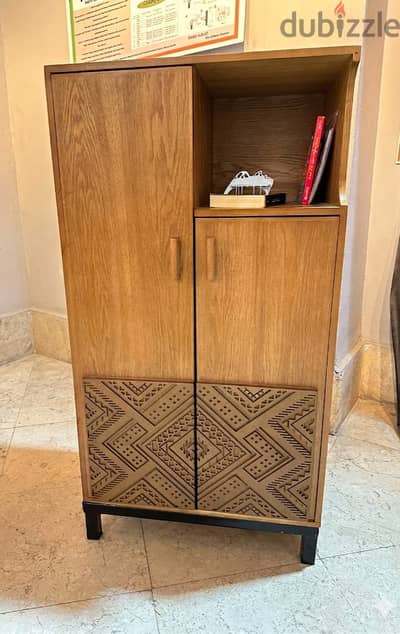 وحدة تخزين/ دولاب صغير مودرن بنقوش هندسية مميزة (جديدة تماماً)