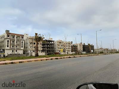  شقة للبيع – استلام فوري   أول مطل مباشر على الطريق الدولي بإطلالة مفتوحة ومميزة.   المساحة: 220 متر  متسلمة جهاز  استلام فوري  تقسيط حتى سنة  فيو مفتوح على الطريق الدولي  ريسبشن واسع بتقسيم عملي  غرف بمساحات كبيرة توفر أعلى درجات الراحة  تصميم