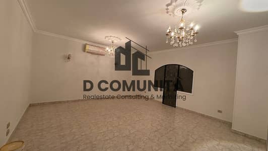 شقة سكنية للإيجار في اميز مناطق  الحي الثالث فيلات  دور أرضي مرتفع بمساحة 140 متر بالمطبخ والأجهزة والتكيف