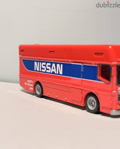 Hot wheel bus