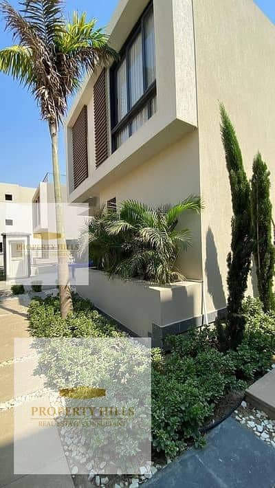 توين هاوس فيلا معروضة للبيع بجوار الجامعة الامريكية فى الجولدن اسكوير بكاش 13.500. 000 فقط