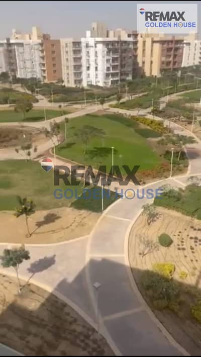بدون اوفر المدفوع فقط و تفاوض في المدفوع شقه للبيع في كمبوند وصال ريذدينس امام مدينتي و بجوار مدينه الشروق و الجامعه البريطانيه علي طريق السويس مباشره