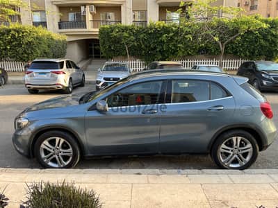 Mercedes-Benz GLA 200 2015