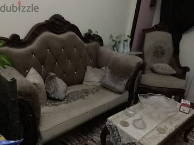صالون بنى حالة ممتازة