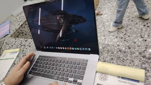 MacBook pro 19 16 inch