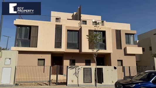 توين هاوس فيلا للبيع بفيو مميز جدا 245 متر بالتقسيط لحد 2030 في سوديك ايست  Sodic East