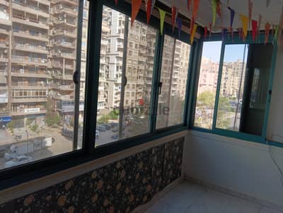 اول ش احمد فخري. . . . امام مستشفي حسبو الدولي
