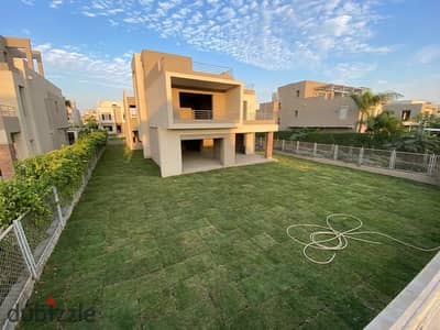فيلا بسعر مميز في ذا كراون بالم هيلز بجوار جولف فيوز و نيو جيزة دقائق من نادي الجزيرة و نادي بالم هيلز و اركان بلازا الشيخ زايد