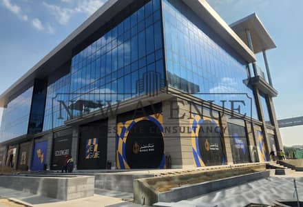 مكتب اداري للبيع بموقع و مساحة مميزة قريب من كل الخدمات و يصلح لجميع الانشطة في Golden Gate New Cairo