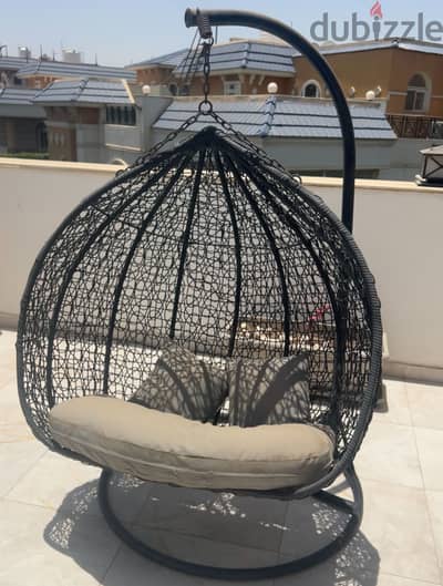 مرجيحة للبيع بحالة ممتازة تحمل نفرين