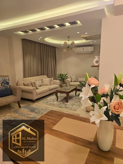 فرصة فاخرة للايجار المفروش | 160م | 3 غرف / 3 حمام / ريسبشن 3 قطع | ڤيو جاردن وشارع |B10 مدينتي – قريب من الخدمات