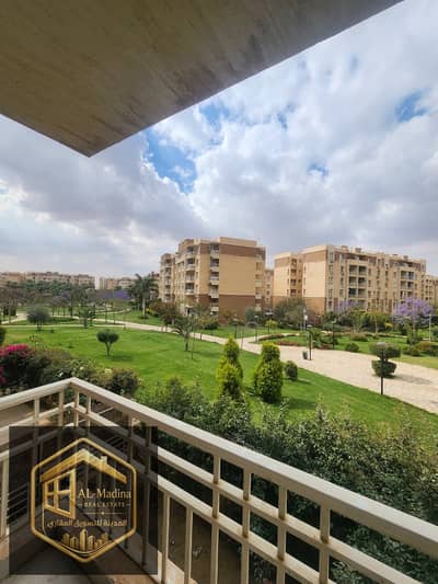 فرصة بسعر مميز للإيجار المفروش في B11 مدينتي 3 غرف+ 2 حمام فيو جاردن واسع مميزة ومساحة مفتوحة وقريبة كل خدماتك الحسيني ماركت  وعلى the strip mall