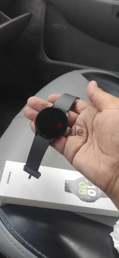 samsung Galaxy watch 5 ٤٤ مم  لون اسود  معاها العلبه والشاحن الاصلى