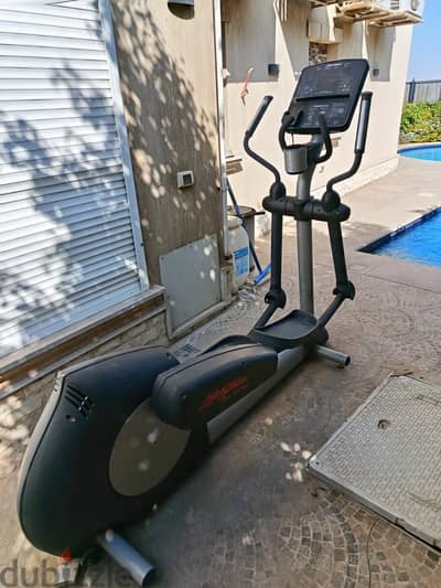 Life fitness elliptical cross trainer