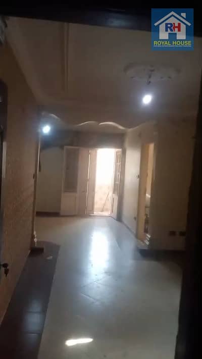 شقه 90م للتمليك شارع محمود امين من ش مسجد الامانة سوق السيراميك قرب مزلقان العشرين عين شمس