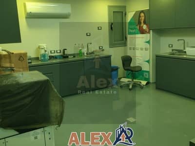 عياده مميزه لاصحاب المهن الطبيه في الازاريطه علي الترام